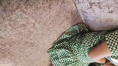 【爱情故事】偷拍人妻报复性找陌生人打炮，人家说九个带眼镜有十个骚，嗷嗷爽叫 (2)